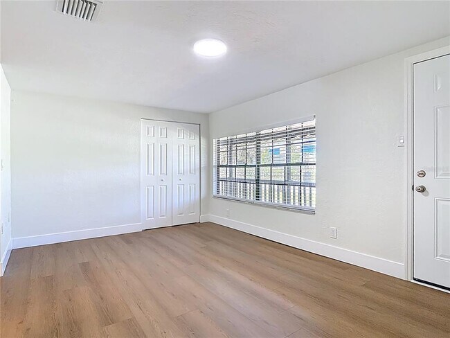 Foto del edificio - 1415 Frances Dr