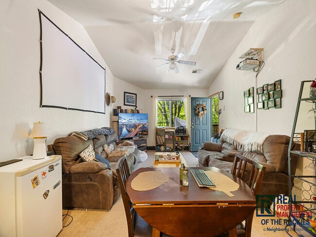 Building Photo - 2 Bed, 2 Bath Condo Near CSU!