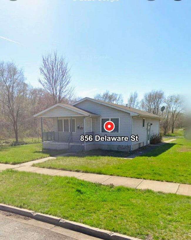 Building Photo - Very spacious 3 Bedrooms, 1 Bathroom Home