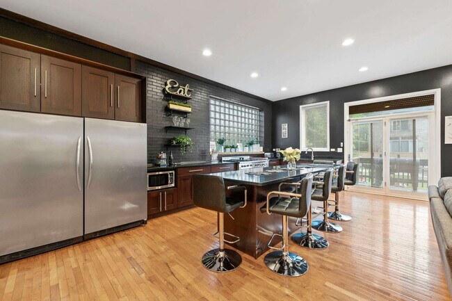 Foto del edificio - 2630 S Throop St