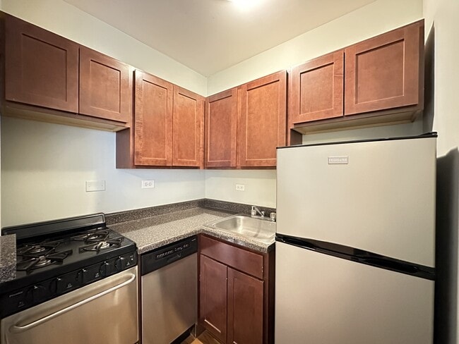 Building Photo - 840 W Wolfram St