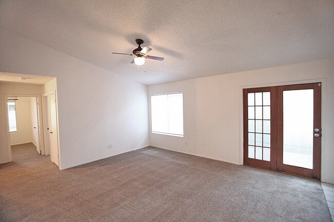 Building Photo - **1/2 OFF FIRST MONTH'S RENT**