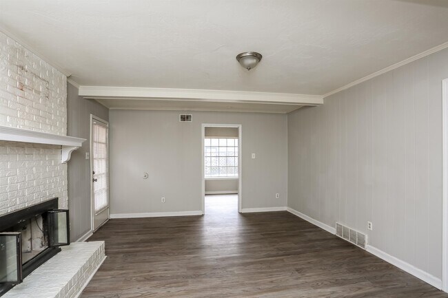 Building Photo - 2074 Woodfield Park Rd