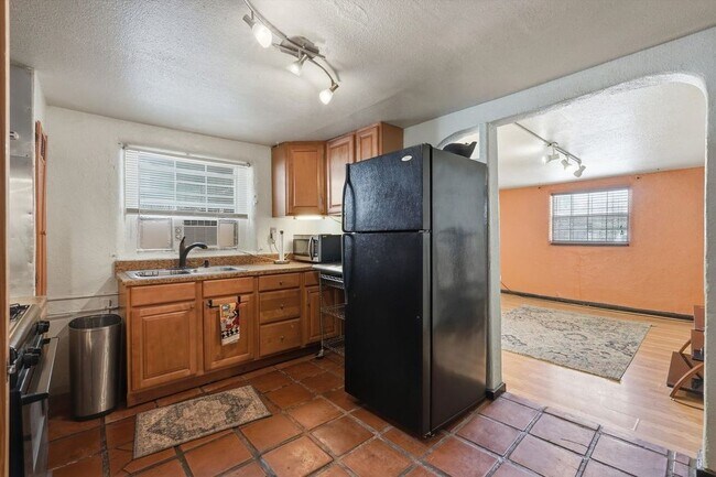 Foto del edificio - 1506 Edith Blvd NE