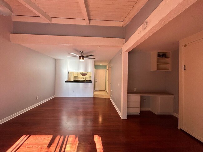 Building Photo - 1040 W MacArthur Blvd