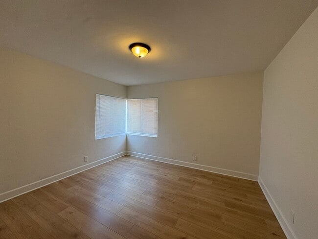 Foto del edificio - Nice 3 bedroom, 1 bath, plus den!