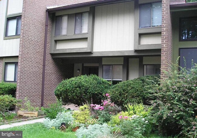 Building Photo - 2132 Glencourse Ln
