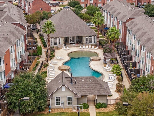 Building Photo - Lakeridge 4 bed/4bath August 2026 Move In! On Bus Route!