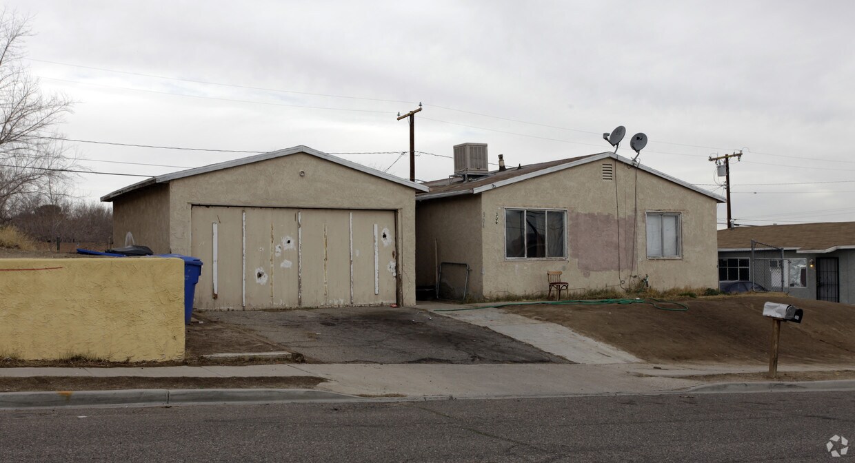 Primary Photo - 304-306 Mary Anne Ave