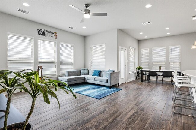 Foto del edificio - 956 Centerra Hills Cir