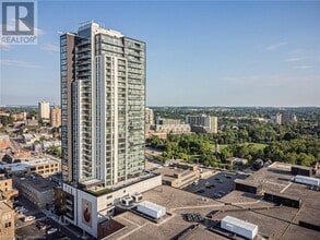 Building Photo - 60 Charles St W