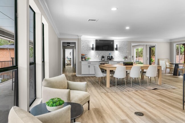 Building Photo - Riverchase Landing