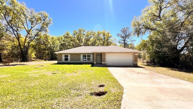 Foto del edificio - 3 BD/2BA Home in Beautiful Ocklawaha Ready for Move-In