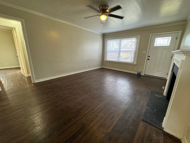 Building Photo - Cute 2 bedroom 1 Bath House!   Close to Mo...
