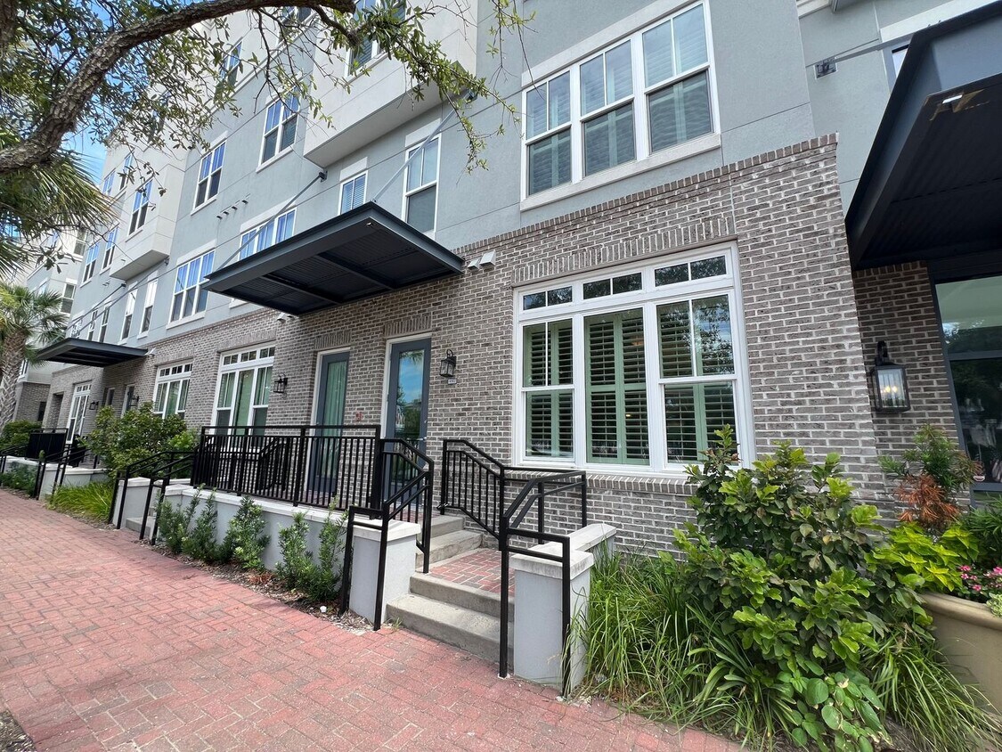 Primary Photo - 1 Bedroom 1.5 Bath Condo on Daniel Island ...