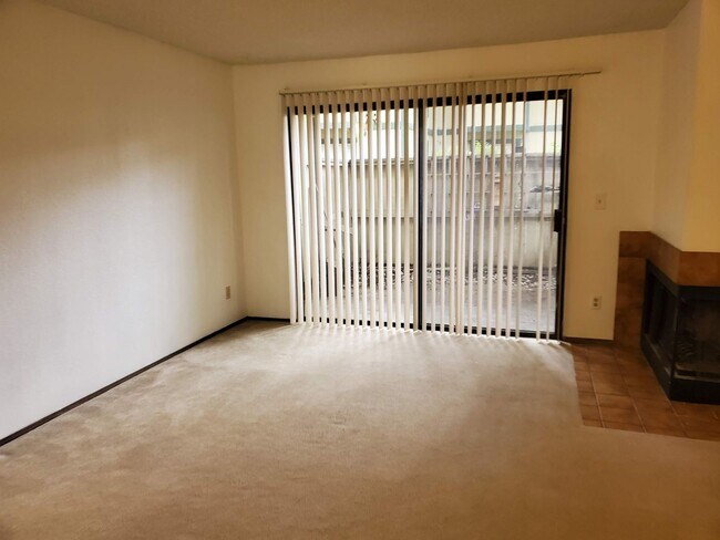 Foto del edificio - 2 br, 1 bath House - 650 Del Verde Circle, #7