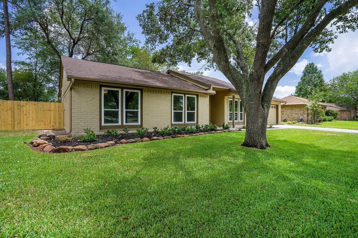 Building Photo - 1008 Lost River Dr