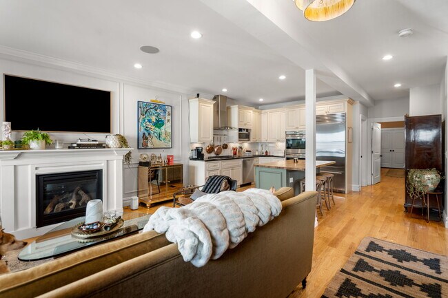 Foto del edificio - 687 E 6th St