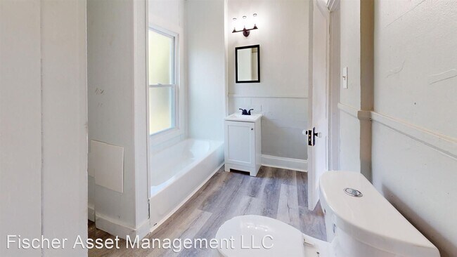 Building Photo - 2 br, 1 bath Apartment - 7910 Brinsmade Av...