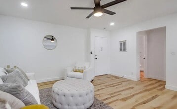Building Photo - 7858 Cowles Mountain Ct