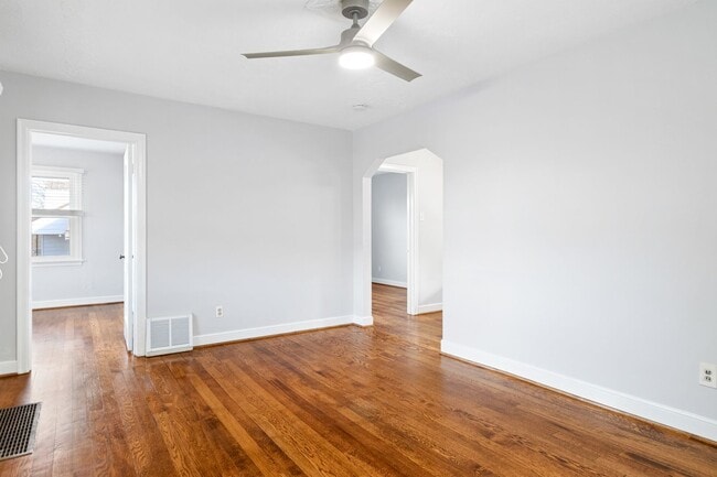 Foto del edificio - 2 Bed / 1 Bath Bungalow. Dog Friendly. Fenced Yard.