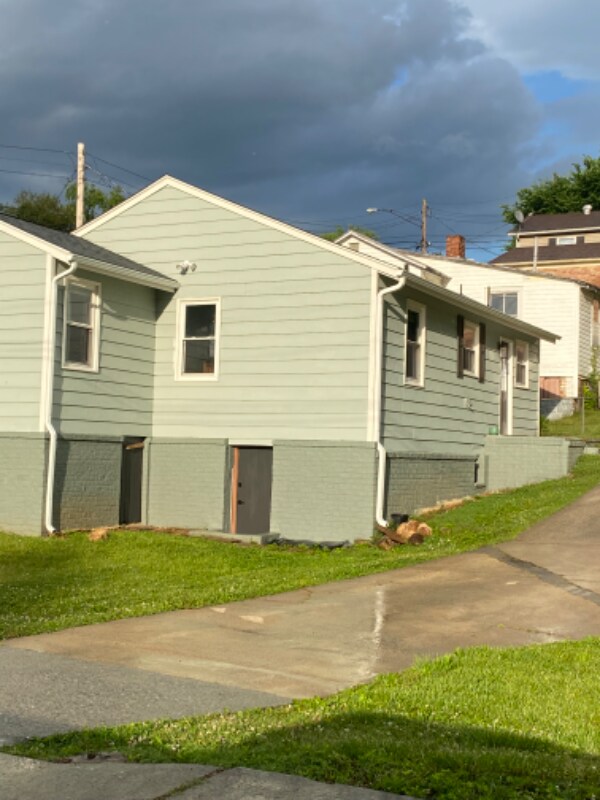 Building Photo - 2115 Early St