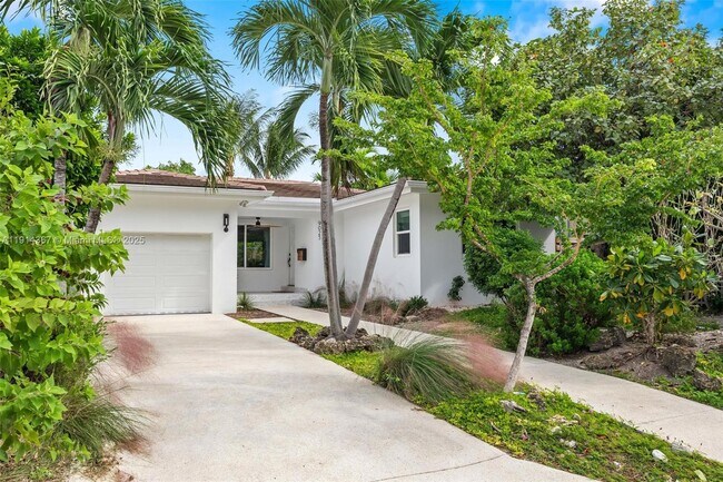 Foto del edificio - 9025 Dickens Ave