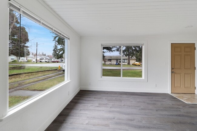Building Photo - Remodeled - 2 Bed 1 Bath - Fully Fenced - ...
