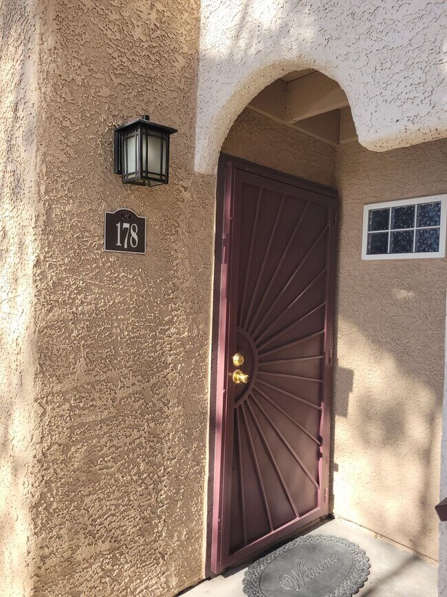 Foto del edificio - 9325 W Desert Inn Rd