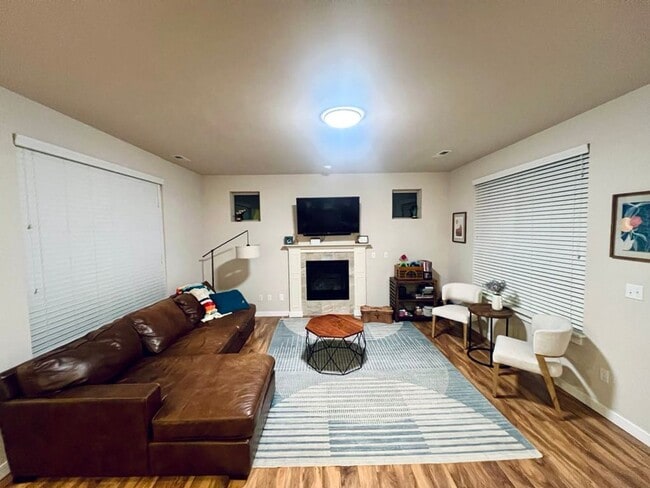 Building Photo - West Olympia Spacious Home in Woodbury Cro...