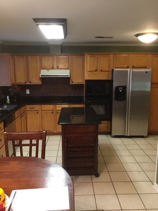 Foto del edificio - Beautiful 4/2 in Ellerbe Road Estates