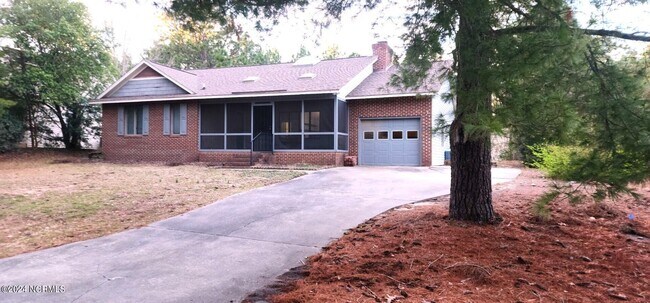 Building Photo - 105 Fox Run Ct