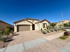 Building Photo - 313 Meadow Brush Pl