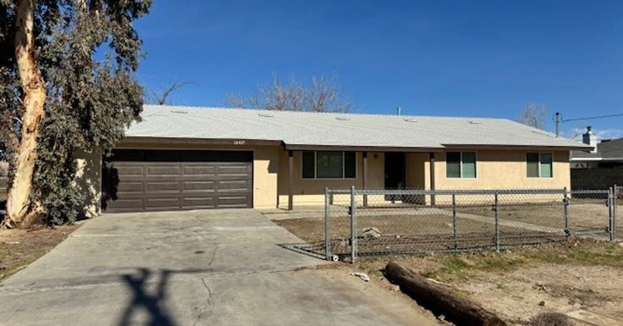 Foto del edificio - Gorgeous Remodeled 3+2 On Half Acre- $2600