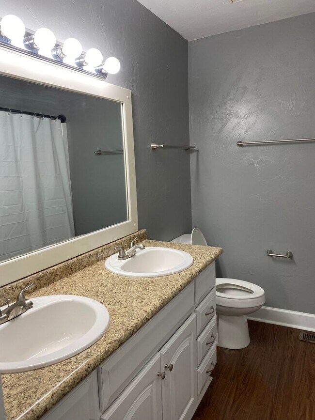 Building Photo - PORTLAND TOWNHOMES