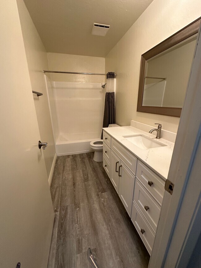 bath - 4260 Clayton Rd