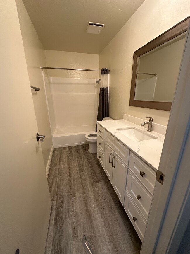 bath - 4260 Clayton Rd