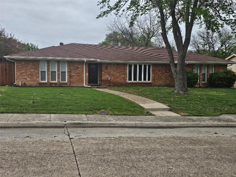 Primary Photo - 2905 Brookview Dr