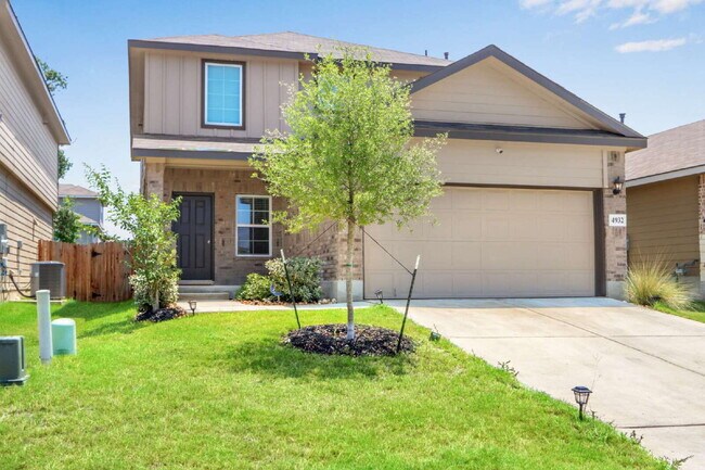Building Photo - "Charming 4-Bedroom Retreat with Spacious ...