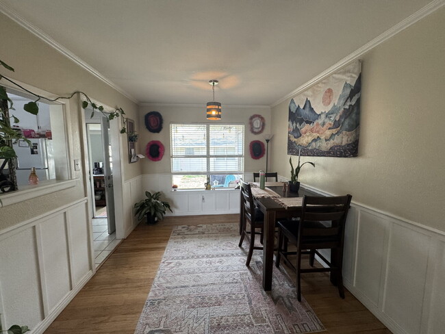 Building Photo - Preleasing for Summer/Fall 2025 - Charming...