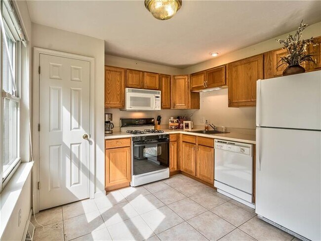 Foto del edificio - 331 Glaser Ave