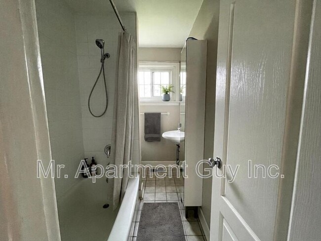 Building Photo - 97 Wood St