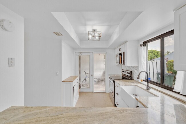Foto del edificio - 235 NW 15th St