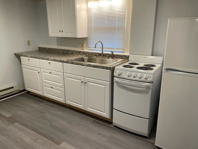 Building Photo - 27 Berwin St