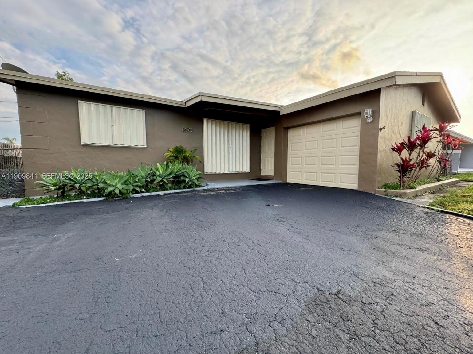 8670 Nw 28Th Pl, Sunrise, FL 33322 - House Rental in Sunrise, FL