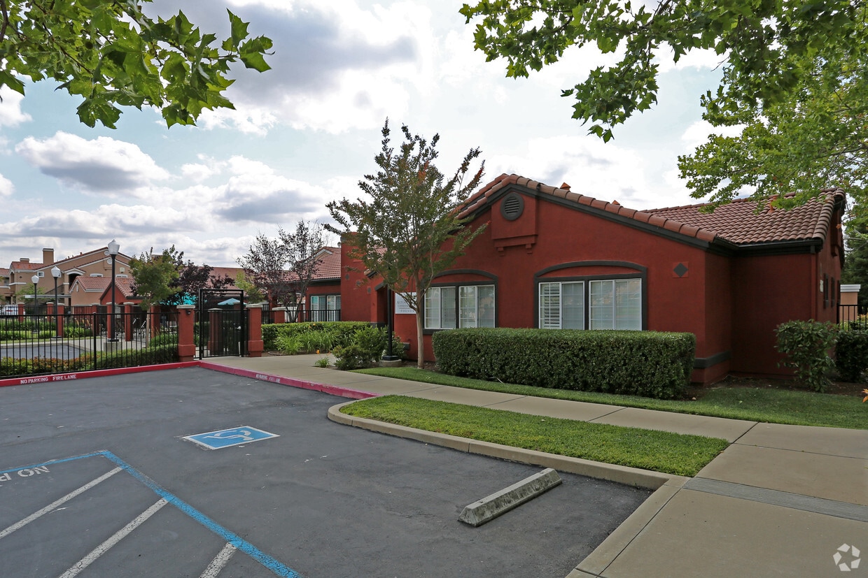 Altura Villas Apartments Folsom, CA