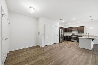 Building Photo - 190 Grove Cir
