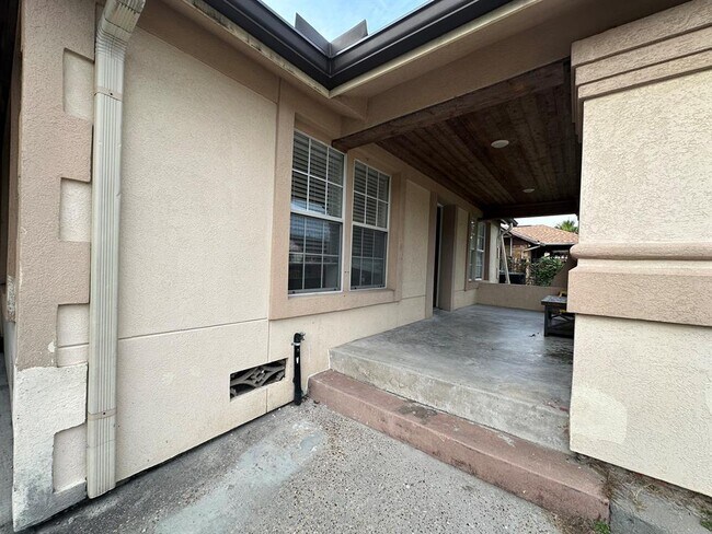 Building Photo - 2526 Wilshire St
