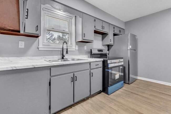 Foto del edificio - 4951 Shayne Ln