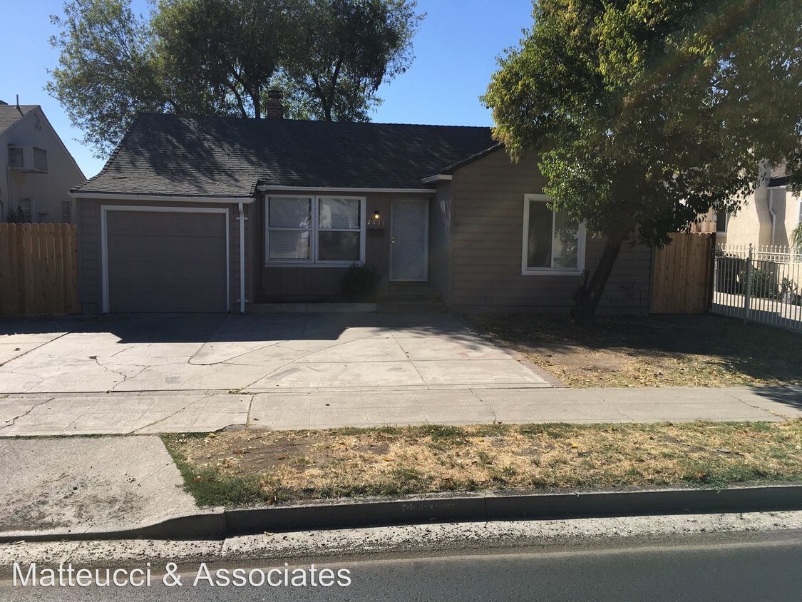 Primary Photo - 2611 N Pershing Ave